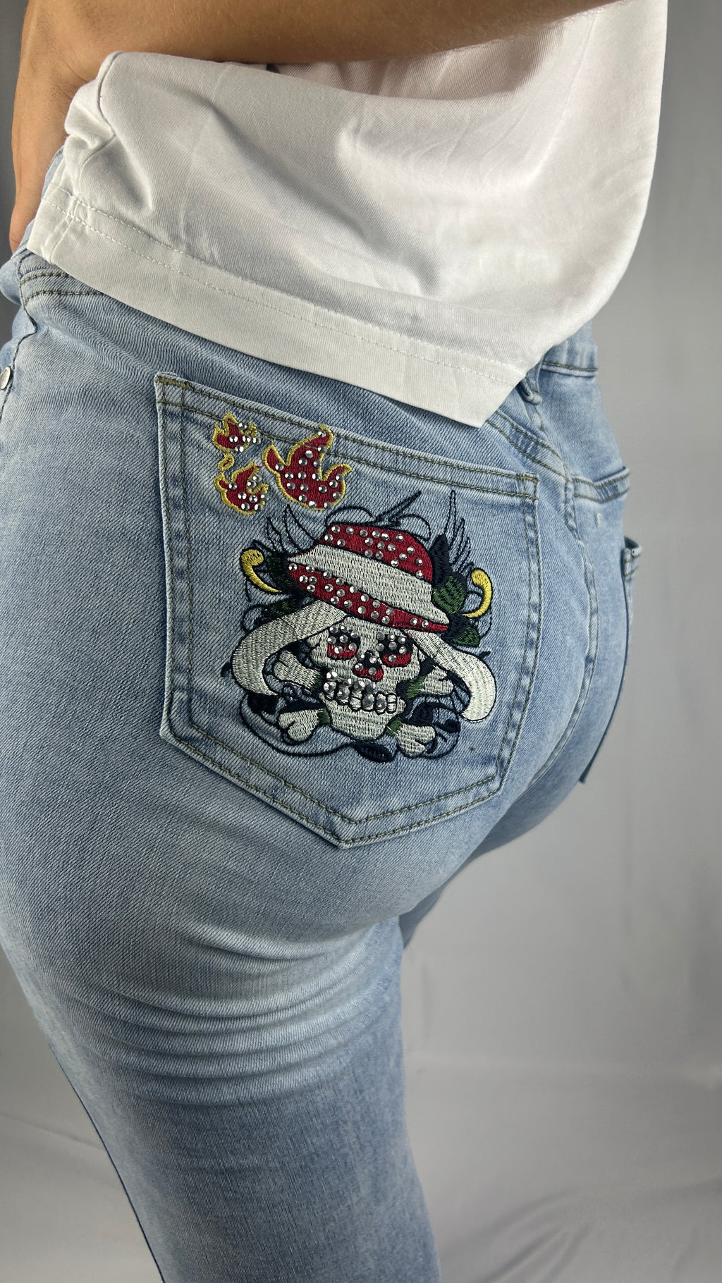 High waist!!! Skull Embroided Bootcut Jeans